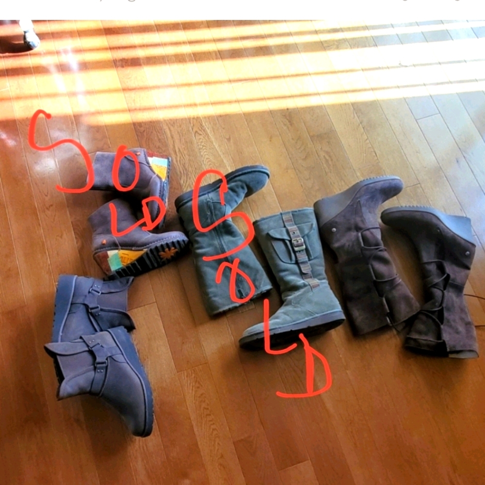 Uggs. Flash sale $65 ( EA)